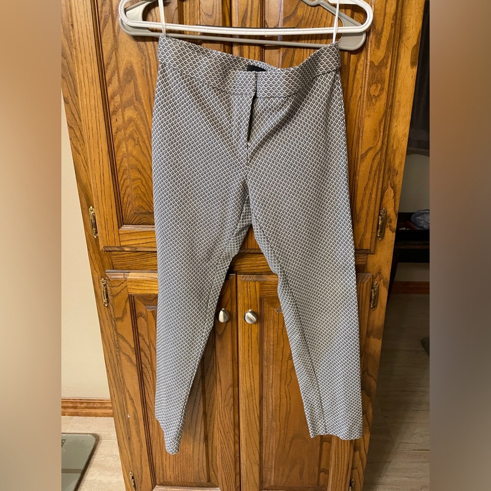 Amanda + Chelsea pants size 4